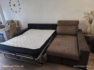 Sofá modular marrón con almacenaje
