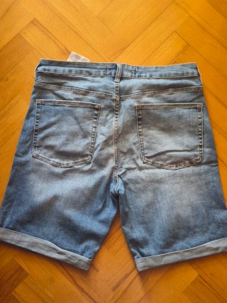 Pantalón corto vaquero Bershka T.44