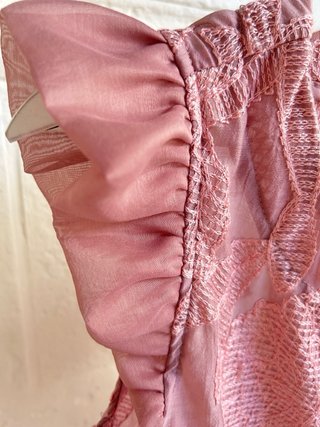 Conjunto romántico beige y rosa