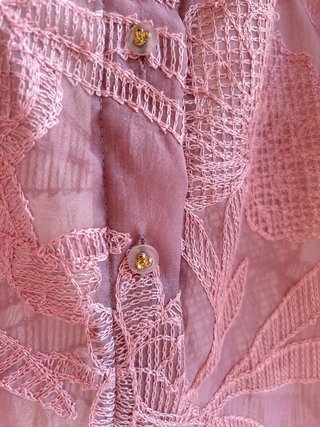 Conjunto romántico beige y rosa