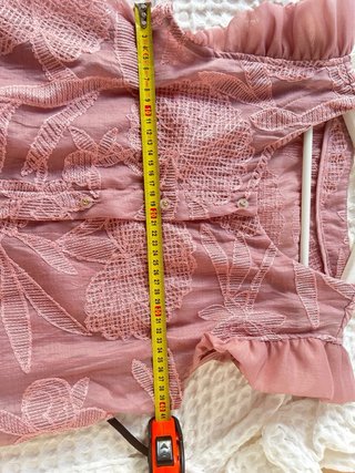 Conjunto romántico beige y rosa
