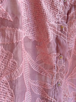 Conjunto romántico beige y rosa