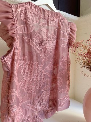 Conjunto romántico beige y rosa