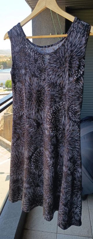 Vestido sin mangas estampado, elástico
