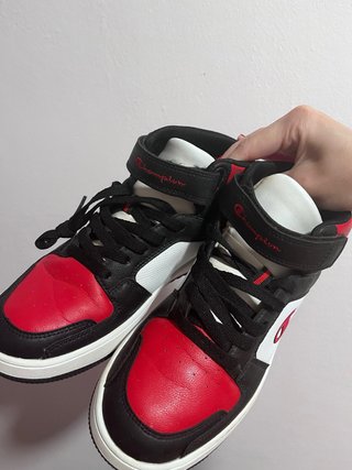 Zapatillas Champion Negras y Rojas Talla X