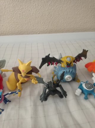 Lote Figuras y Peluches Pokémon