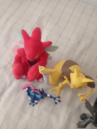 Lote Figuras y Peluches Pokémon
