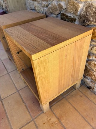 Mesitas de noche madera maciza Ikea