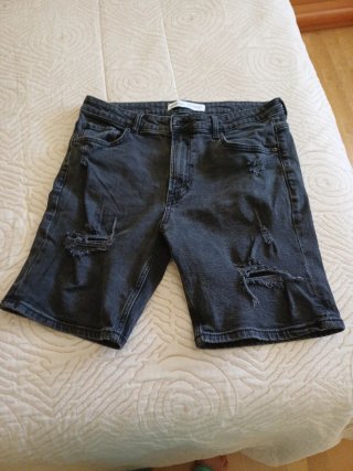 Pantalón vaquero desgarrado talla 44