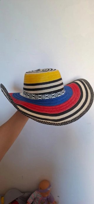 Sombrero de paja colorido
