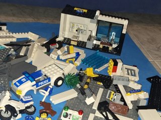 Lego City 7744 Police  Station