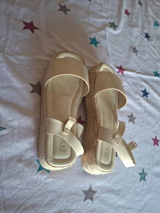 Sandalias niña beige talla 35