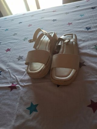 Sandalias niña beige talla 35