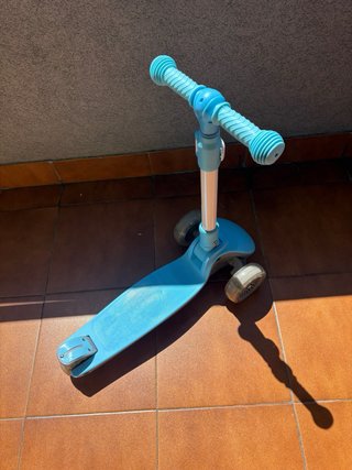 Patinete infantil con luces LED