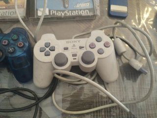 Lote PS1/PS2: Juegos y Mandos