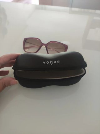 Gafas de sol Vogue moradas