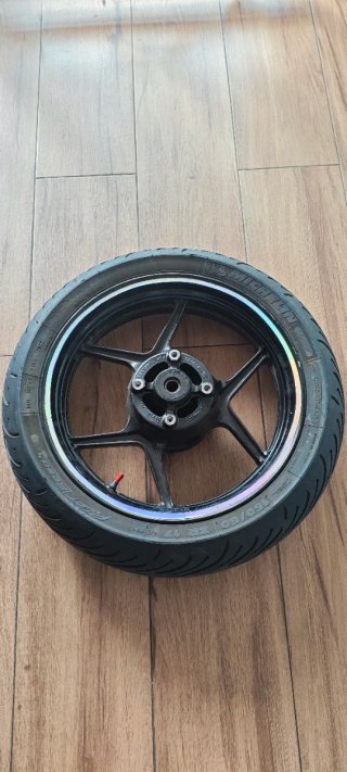 Neumático Michelin Pilot 4 Trasero + llanta ER6N