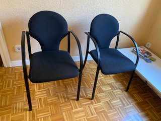 2 Sillas de Oficina Negras con Reposabrazos