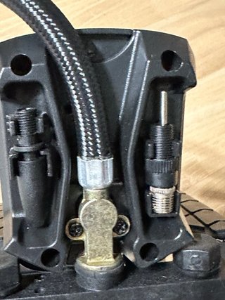 Bomba de Aire Michelin Pedal con Manómetro