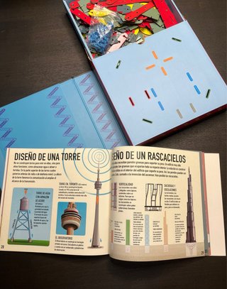 Juego construye Super Estructuras Larousse
