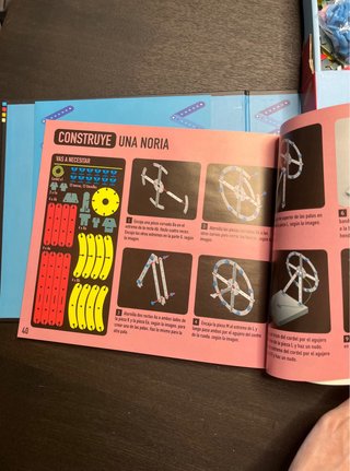 Juego construye Super Estructuras Larousse