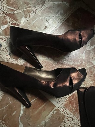 Zapatos de tacón marrón / bronce