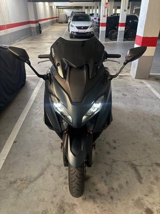 Yamaha TMAX 560 Maxi Scooter