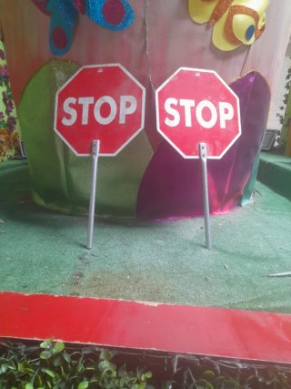 Señal de Stop y Precaución