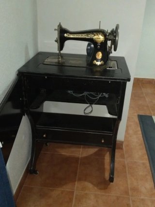 Máquina de coser Singer antigua