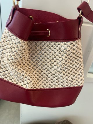 Bolso de verano beige y rojo