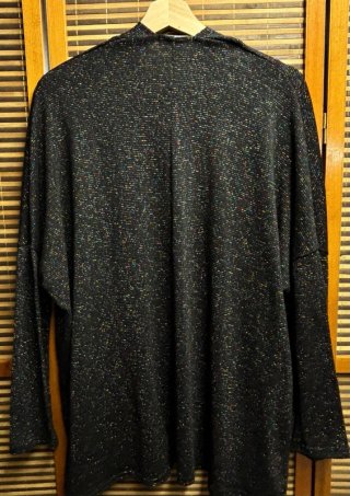 Chaqueta de punto abierta negra con jaspeado color