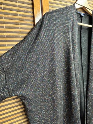 Chaqueta de punto abierta negra con jaspeado color