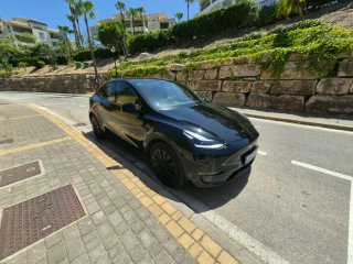 Tesla Model Y 2024