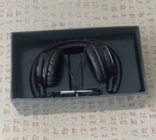 Auriculares negros con diadema
