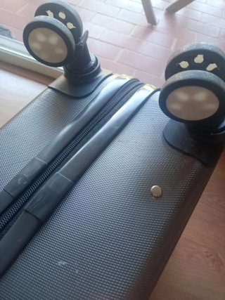 Maleta de viaje gris oscuro