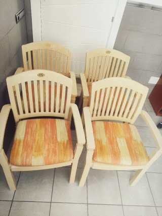 Conjunto de sillas y mesa de vende individual