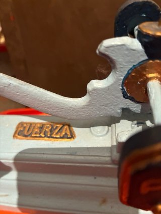 Balanza antigua con juego de pesas