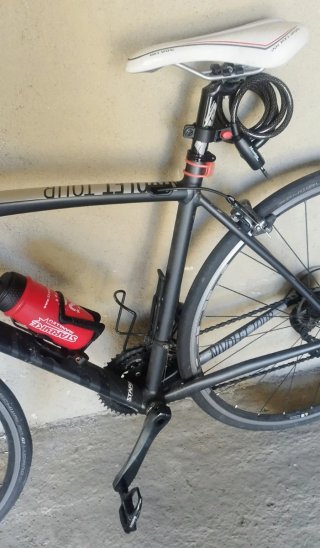 Bicicleta de carretera negra