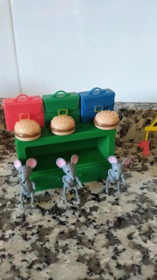 Las Tres Mellizas Escuela y Salón. De colección