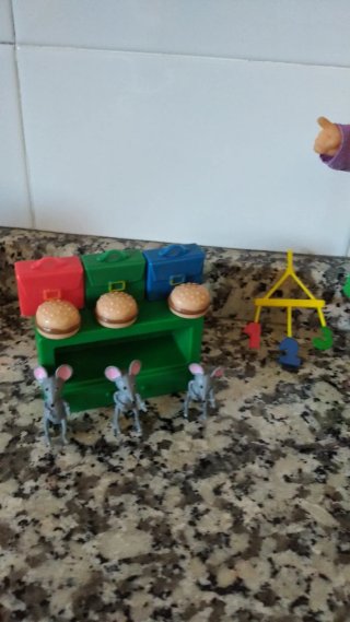 Las Tres Mellizas Escuela y Salón. De colección