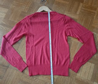 Bonito jersey H&M de Pico en Lana Roja Talla XS