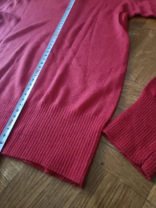 Bonito jersey H&M de Pico en Lana Roja Talla XS