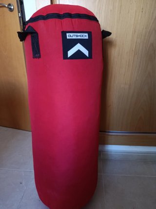 Saco de boxeo Outshock rojo