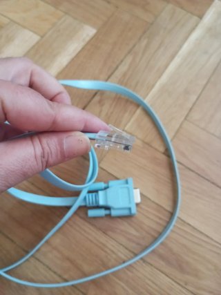 Cable azul con conectores