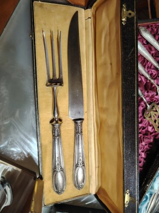 Antiche posate in metallo e legno