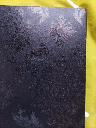 Joyero negro elegante.