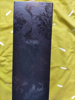 Joyero negro elegante.