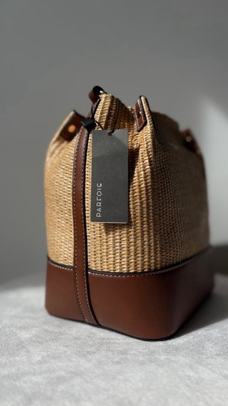 Bolso de rafia y piel