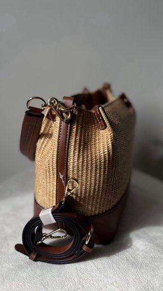 Bolso de rafia y piel