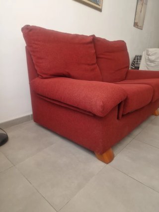 Sofá de 2 plazas rojo. Recoger en Benicarlo